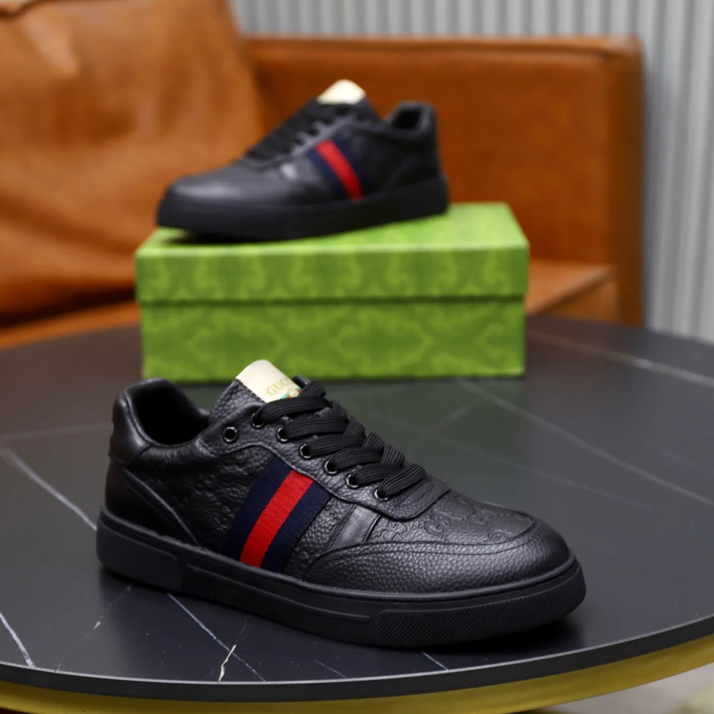 Ex-factory price: 440💰🙅‍♂️🙅‍♂️🙅‍♂️ Brand: GUCCI Standard code: 38-44 (45 customized) Grade: Same as the official website Material: Original leather splicing Comfortable and breathable sheepskin lining Original wear-resistant outsole Style category: Men's fashionable casual shoes Running sneakers Distinguished luxury brand elements Top luxury Color: actual picture color